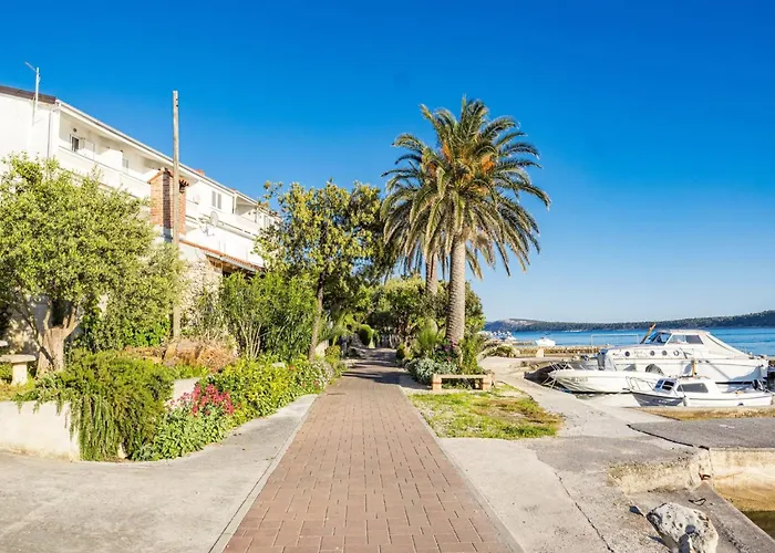 In Rab Near Sandy Διαμέρισμα *