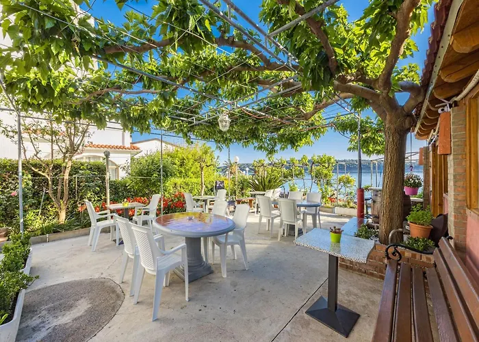 In Rab Near Sandy * Ραμπ