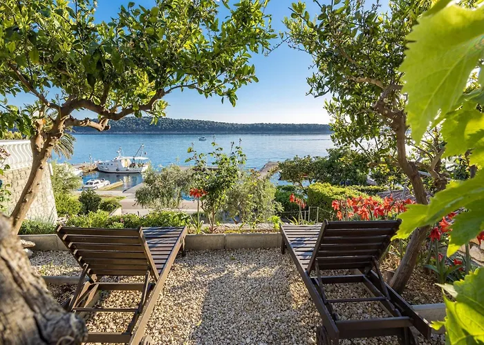 In Rab Near Sandy Διαμέρισμα