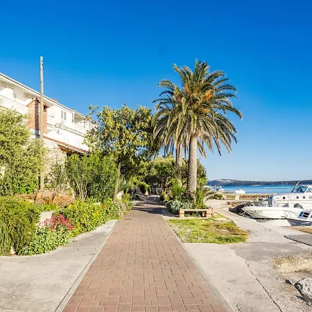 In Rab Near Sandy Apartment *