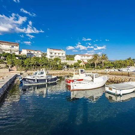 Beautiful Near Sandy Beaches Apartment