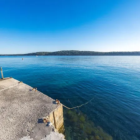 In Rab Near Sandy Apartment *