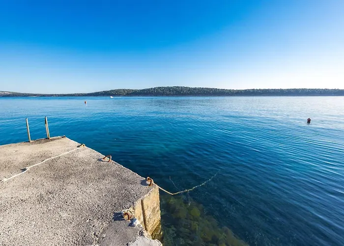 In Rab Near Sandy Apartment *